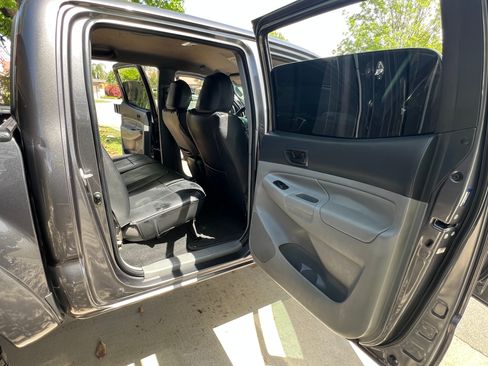 Used 2014 Toyota Tacoma PreRunner w/ SR5 Package image 15