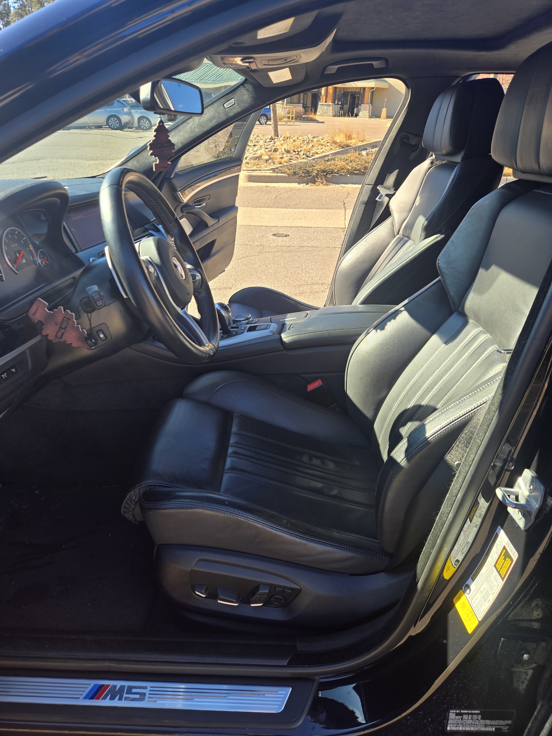 Used 2016 BMW M5 RWD image 5