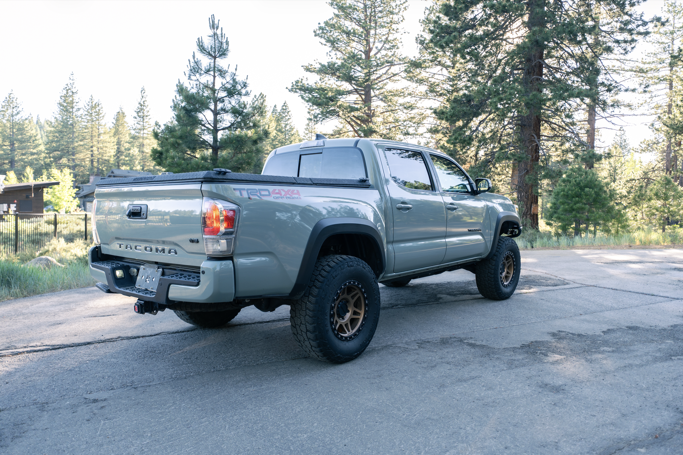 Used 2022 Toyota Tacoma TRD Off-Road w/ TRD Premium Off Road Package AWD/4WD image 8