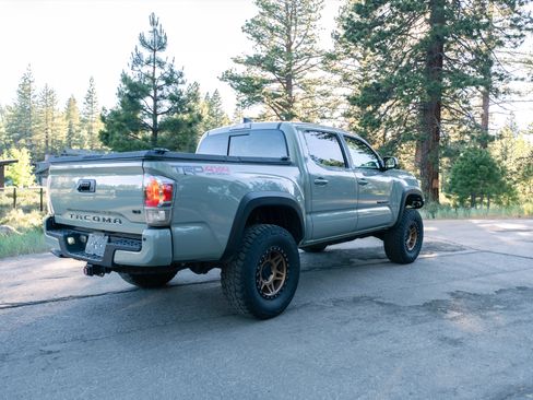 Used 2022 Toyota Tacoma TRD Off-Road w/ TRD Premium Off Road Package AWD/4WD image 8