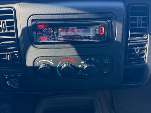 Used 2004 Dodge Dakota SLT w/ Leather Interior Group image 17