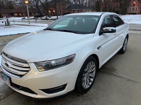 Used 2014 Ford Taurus Limited image 1