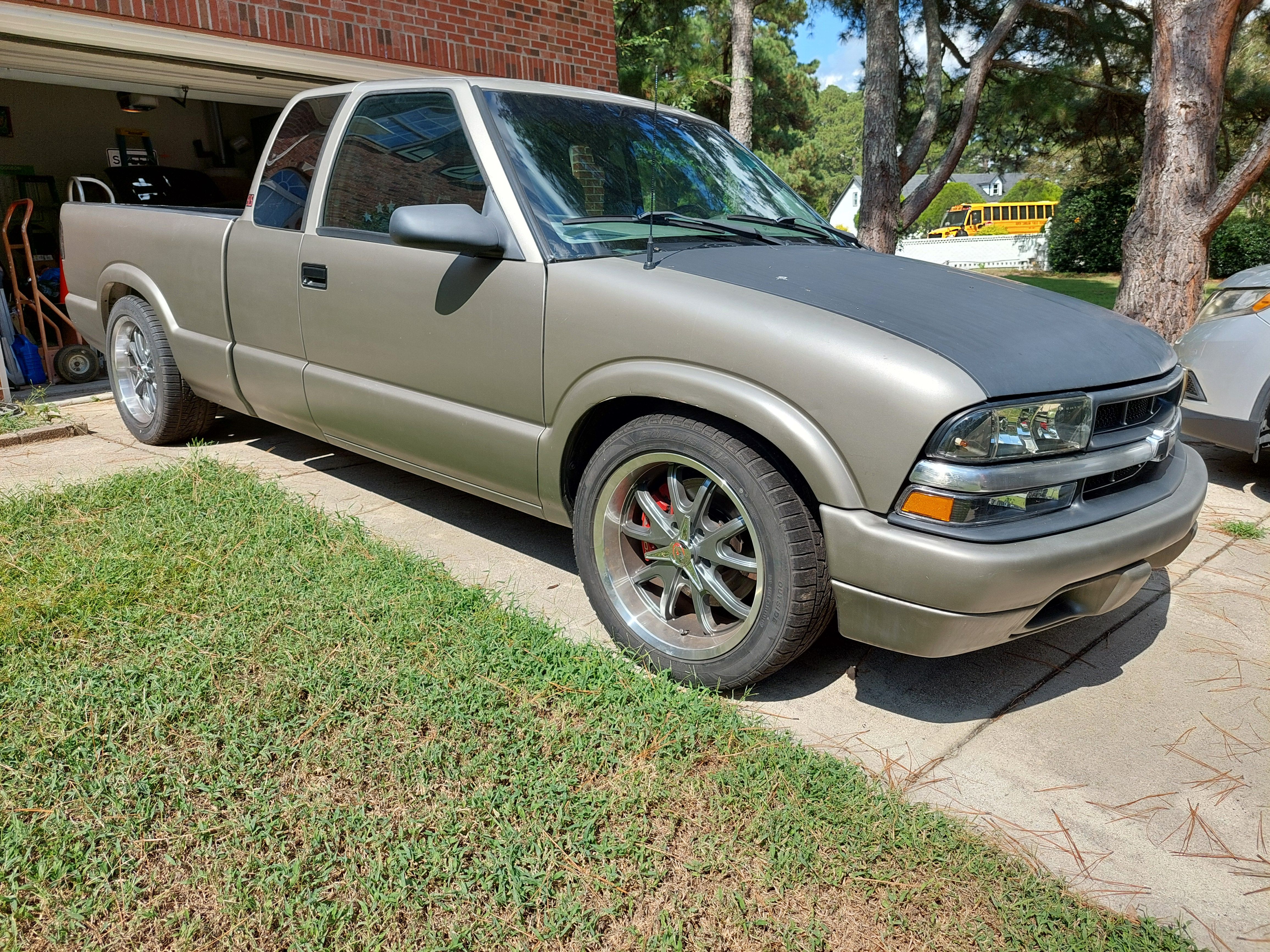 Used 2001 GMC Sonoma SLS w/ Super Spec Pkg 3 RWD image 1