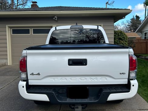 Used 2018 Toyota Tacoma Limited image 6