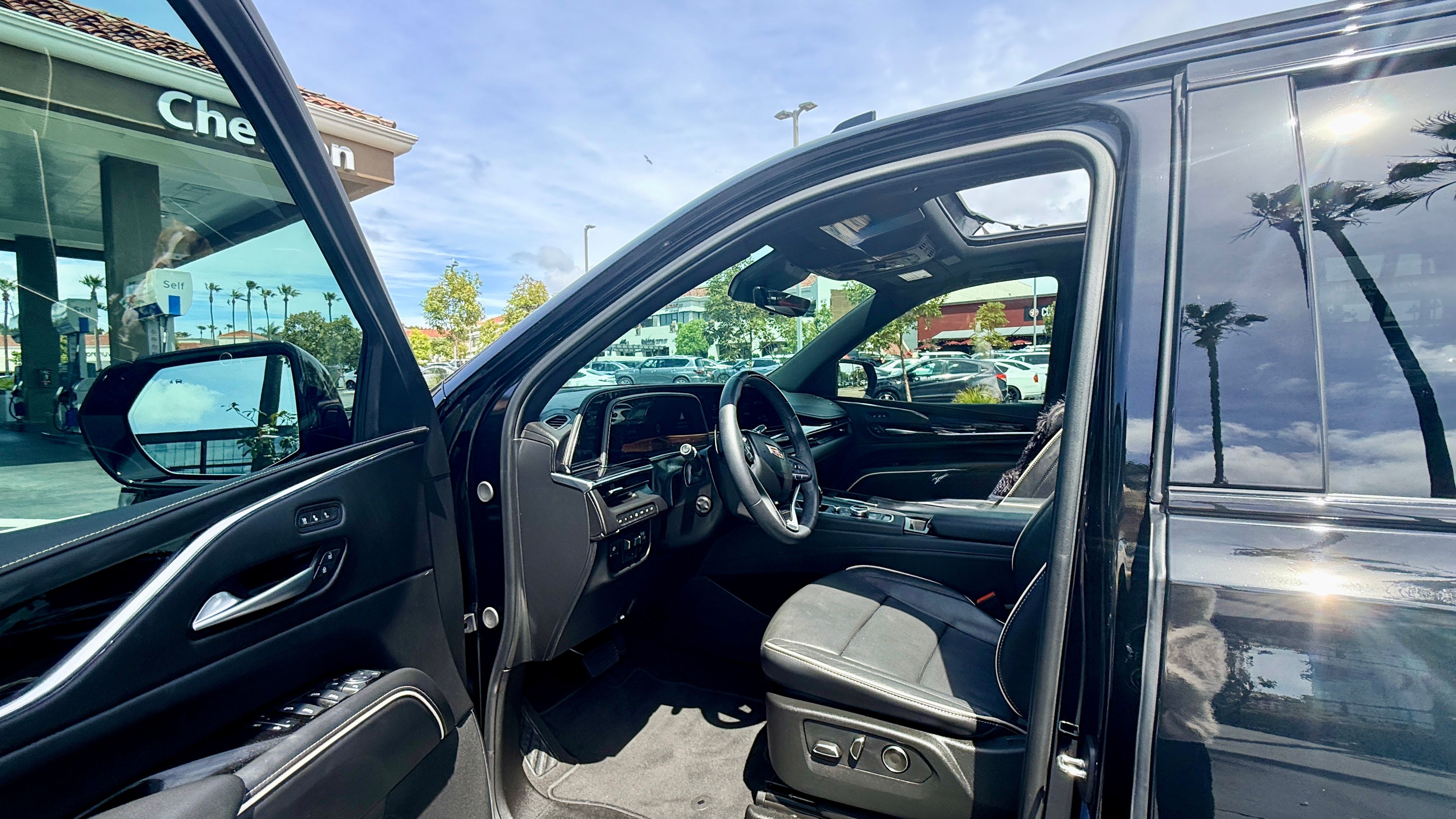 Used 2024 Cadillac Escalade Sport w/ LPO, ONYX Package AWD/4WD image 8
