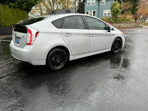 Used 2013 Toyota Prius Two image 9