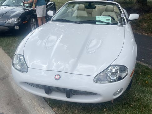 Used 2001 Jaguar XKR Convertible image 9
