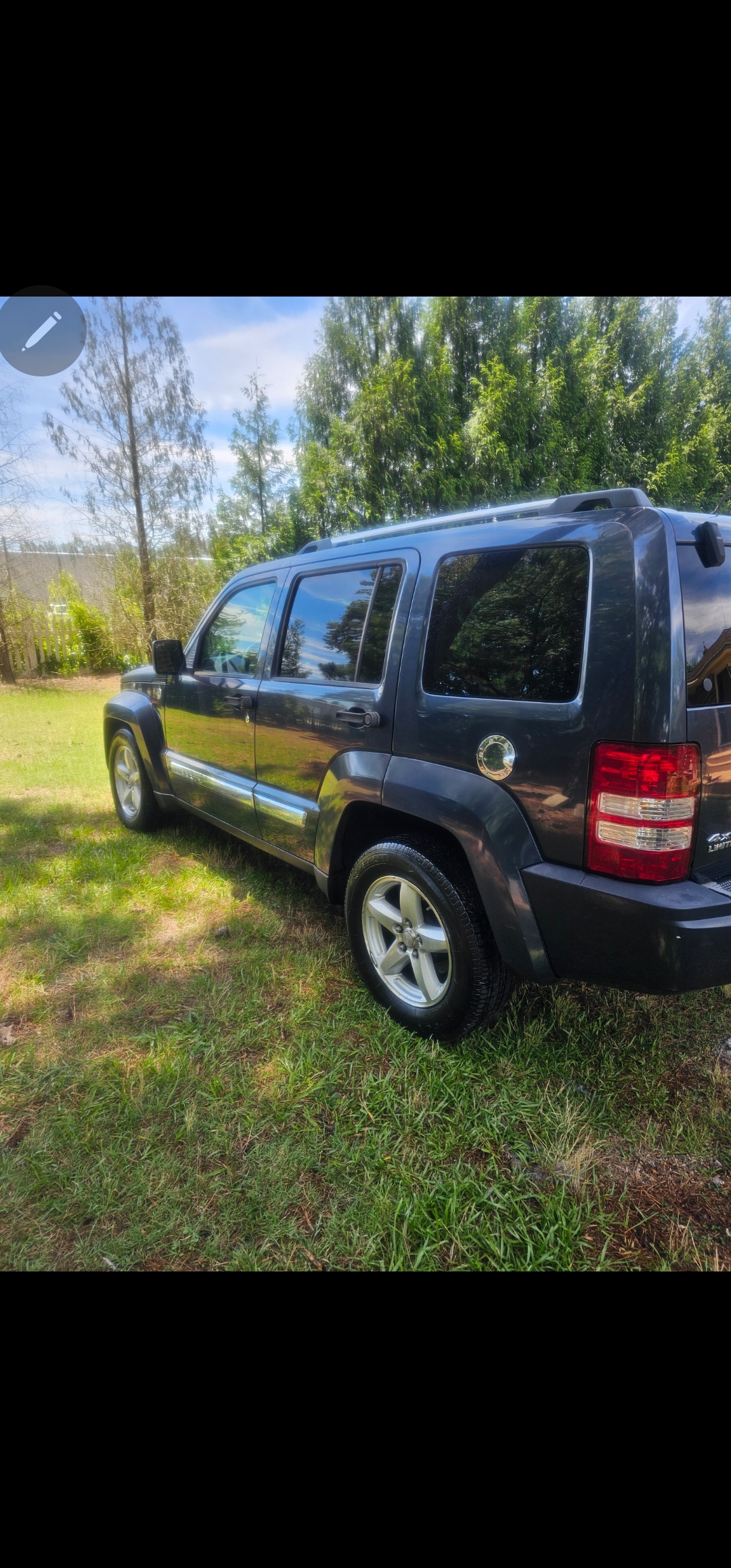 Used 2008 Jeep Liberty Limited w/ Premium Group AWD/4WD image 8