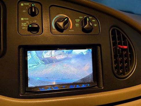 Used 2002 Ford E-350 and Econoline 350 Club Wagon image 15