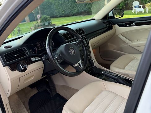 Used 2014 Volkswagen Passat TDI SEL Premium FWD image 6
