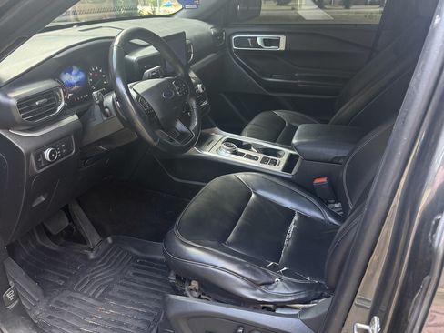 Used 2020 Ford Explorer XLT w/ Equipment Group 202A RWD image 11