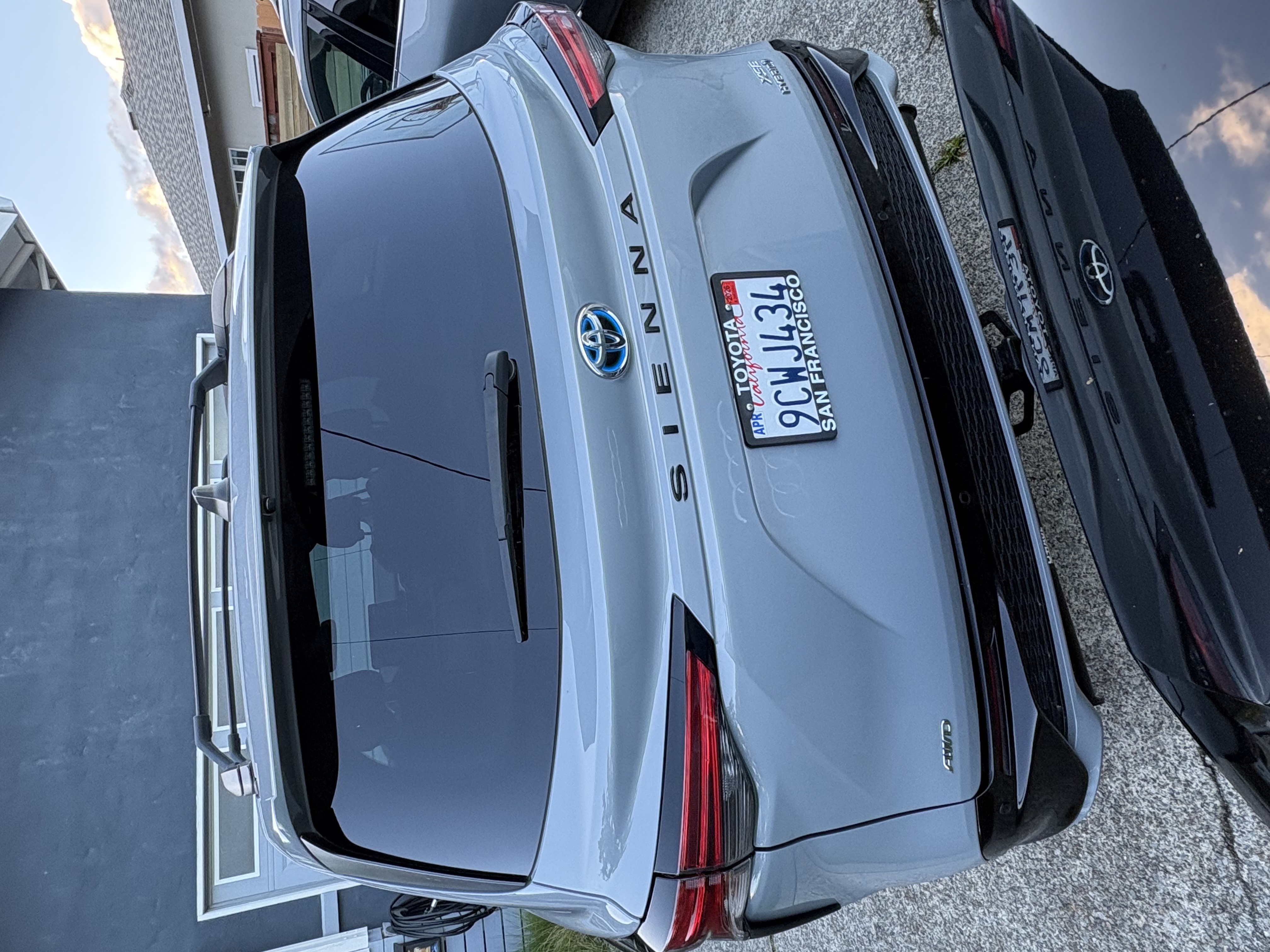 Used 2023 Toyota Sienna XSE AWD/4WD image 12