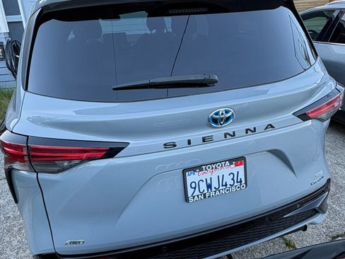 Used 2023 Toyota Sienna XSE image 12
