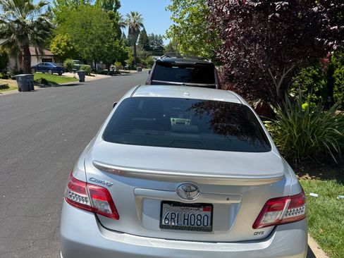 Used 2011 Toyota Camry SE w/ SE Extra-Value Pkg #1 FWD image 6