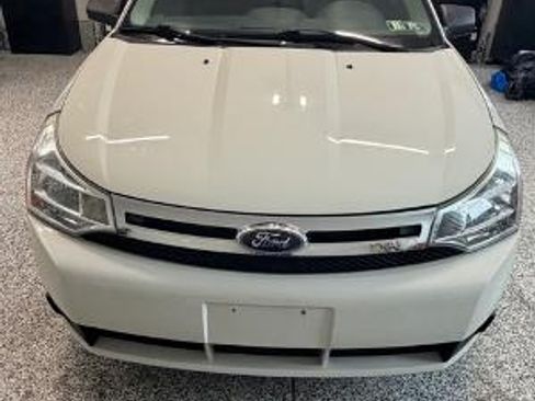 Used 2011 Ford Focus SE image 4