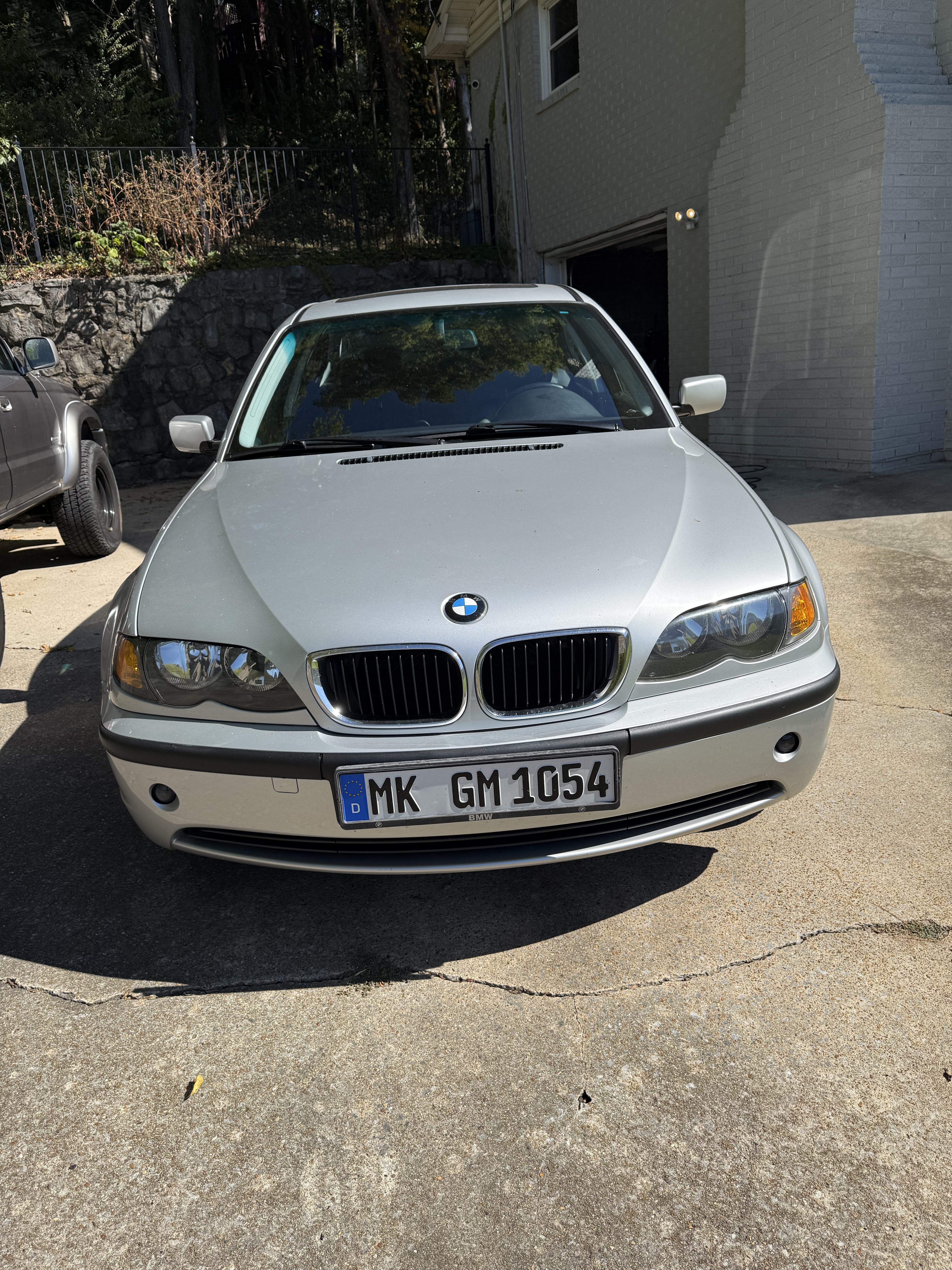 Used 2002 BMW 325i Sedan RWD image 2