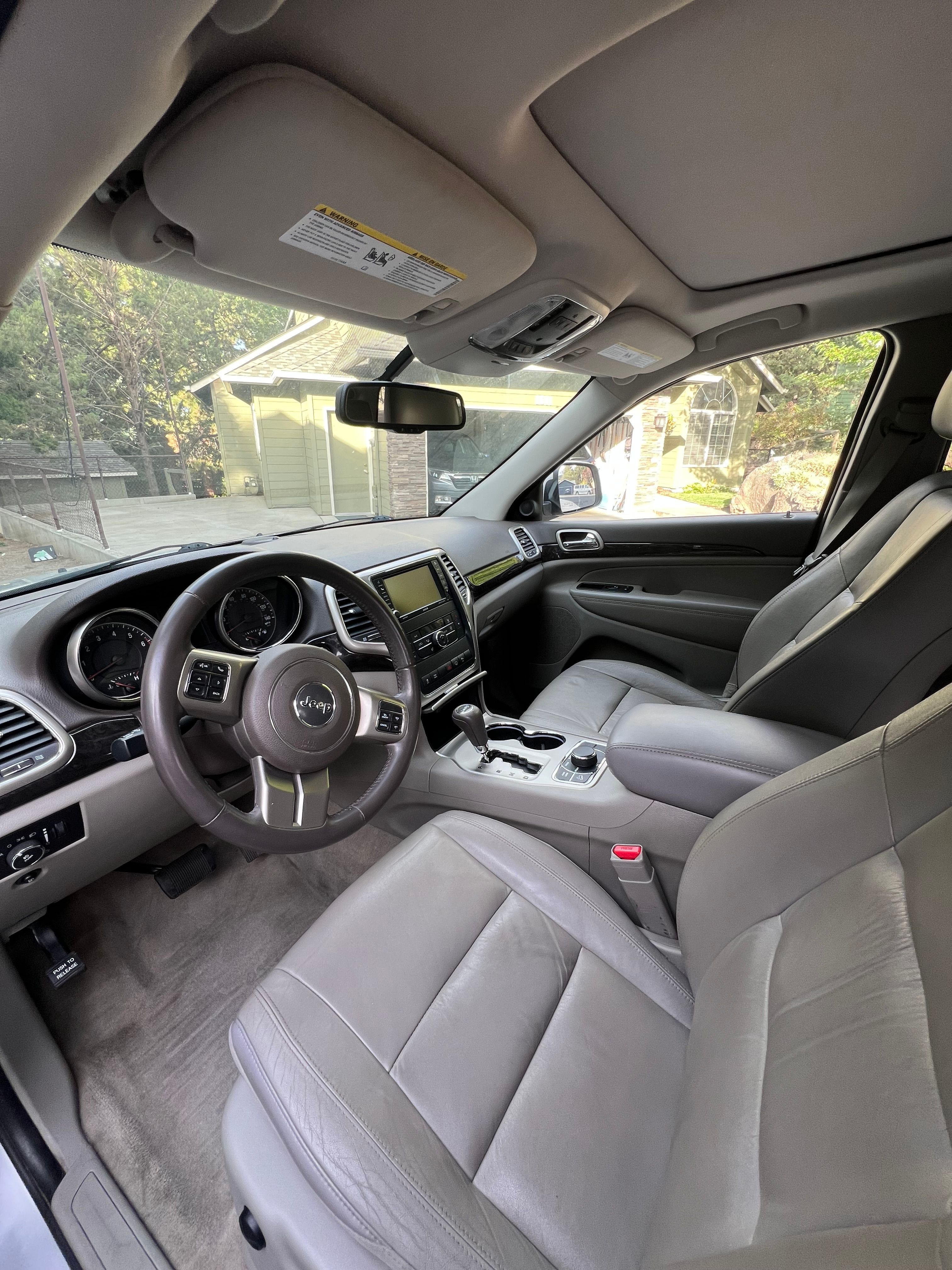 Used 2013 Jeep Grand Cherokee Laredo AWD/4WD image 9