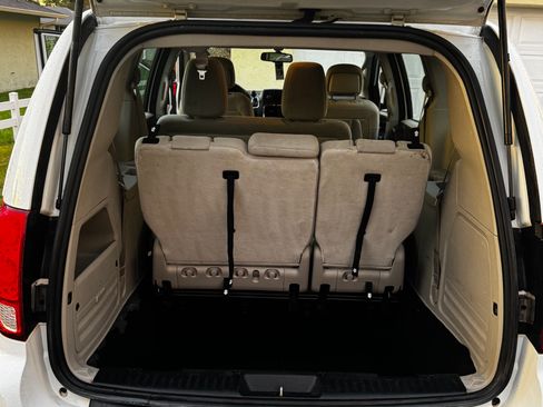 Used 2016 Dodge Grand Caravan American Value Package w/ UConnect Hands-Free Group image 12