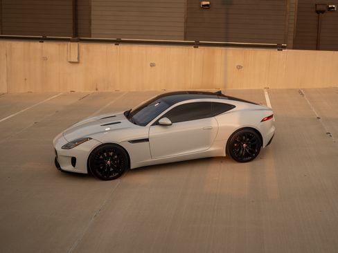 Used 2020 Jaguar F-TYPE Coupe RWD image 2