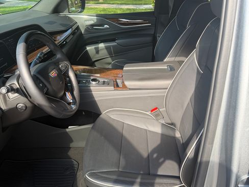 Used 2023 Cadillac Escalade Premium Luxury AWD/4WD image 12