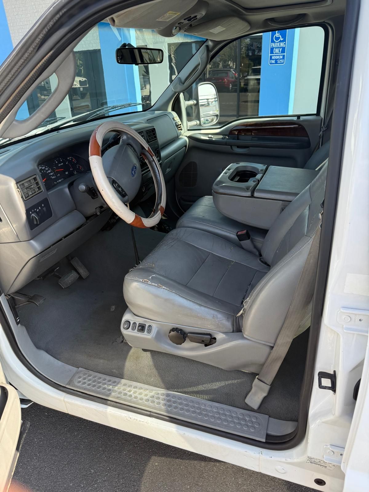 Used 2003 Ford F250 XLT RWD image 2