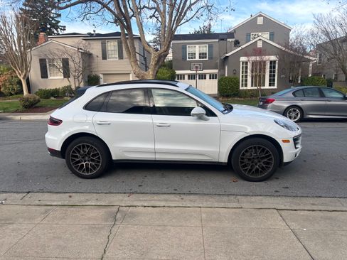 Used 2018 Porsche Macan S image 4