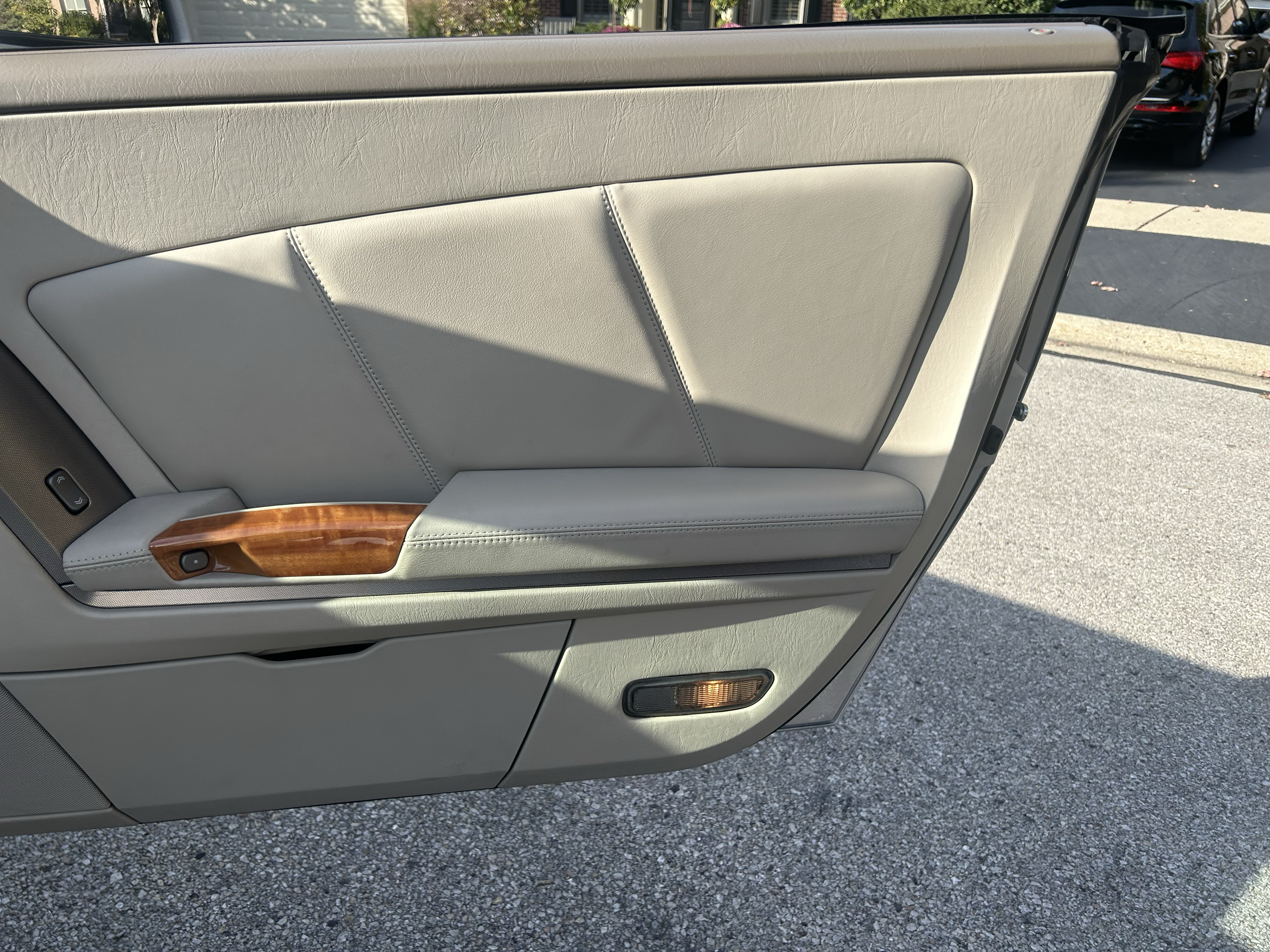 Used 2004 Cadillac XLR RWD image 13