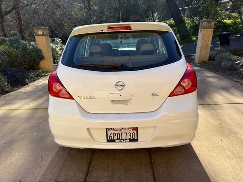 Used 2010 Nissan Versa SL w/ Premium Pkg image 4