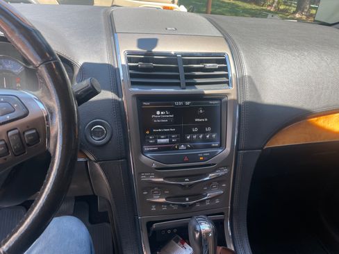 Used 2013 Lincoln MKX FWD image 8