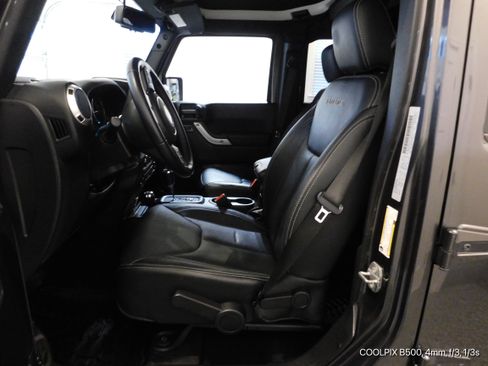 Used 2018 Jeep Wrangler Unlimited Sahara w/ Connectivity Group image 15