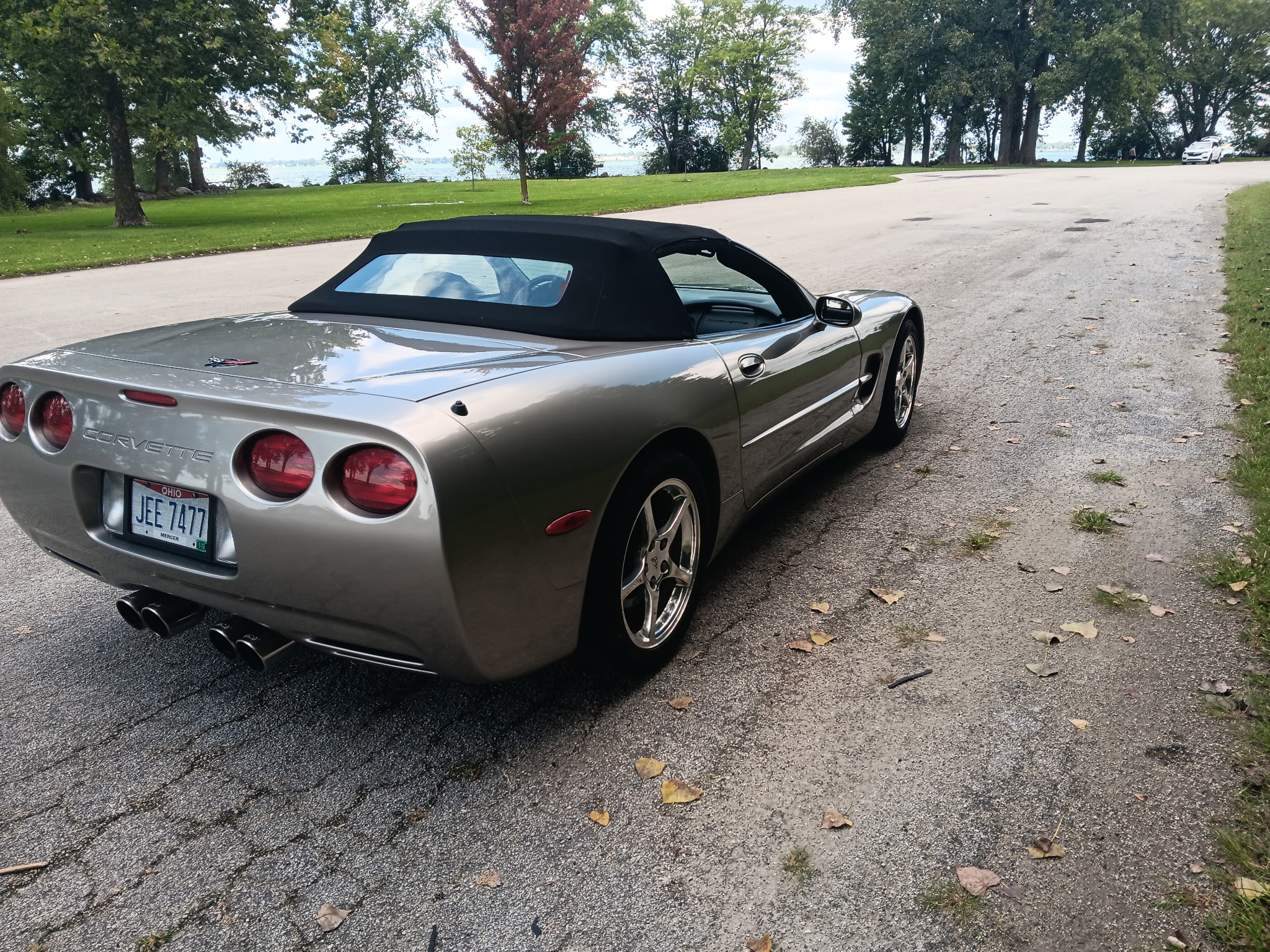 Used 2000 Chevrolet Corvette Convertible w/ Memory Pkg RWD image 21