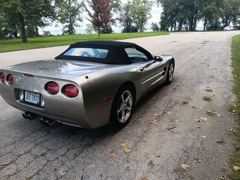 Used 2000 Chevrolet Corvette Convertible w/ Memory Pkg RWD image 21