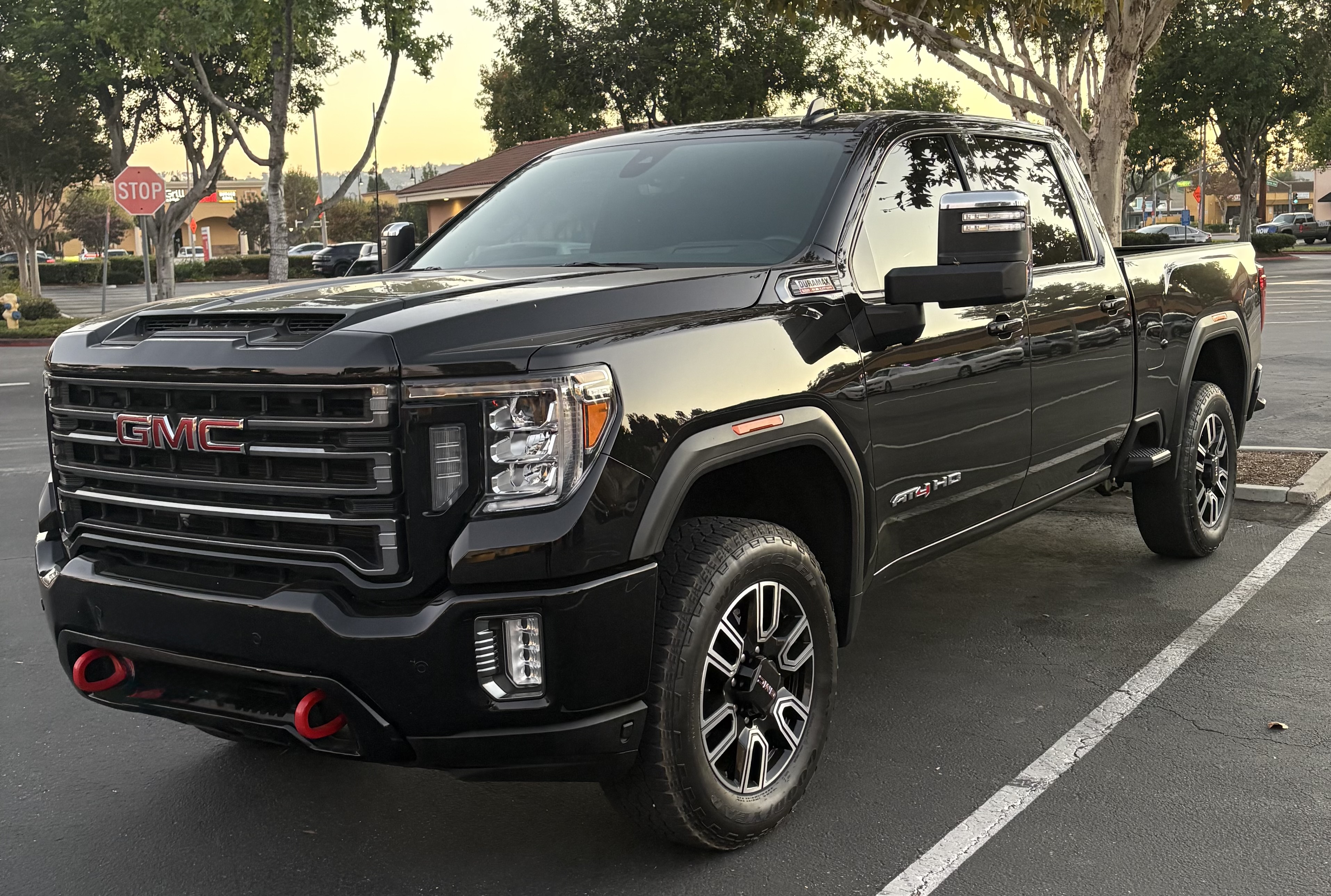 Used 2023 GMC Sierra 2500 AT4 w/ AT4 Preferred Package AWD/4WD image 1