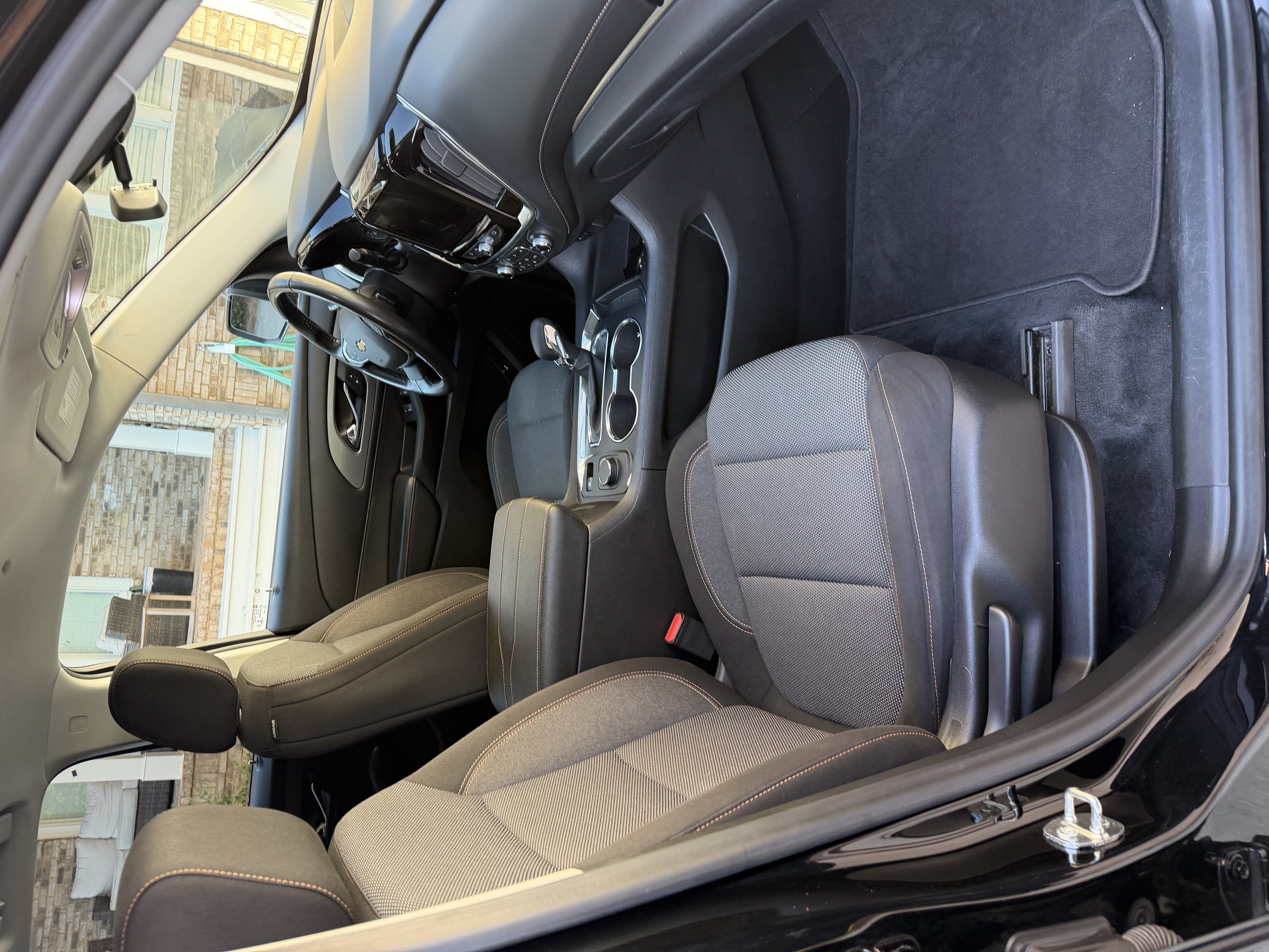 Used 2021 Chevrolet Traverse LT FWD image 14