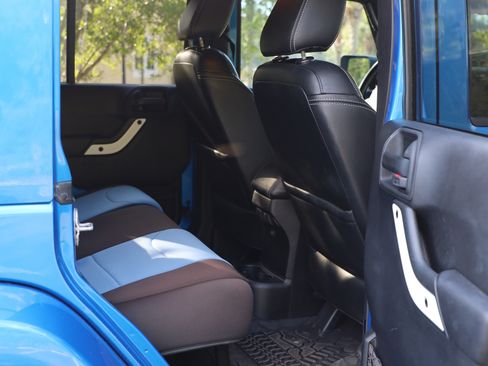 Used 2014 Jeep Wrangler Unlimited Sahara AWD/4WD image 22