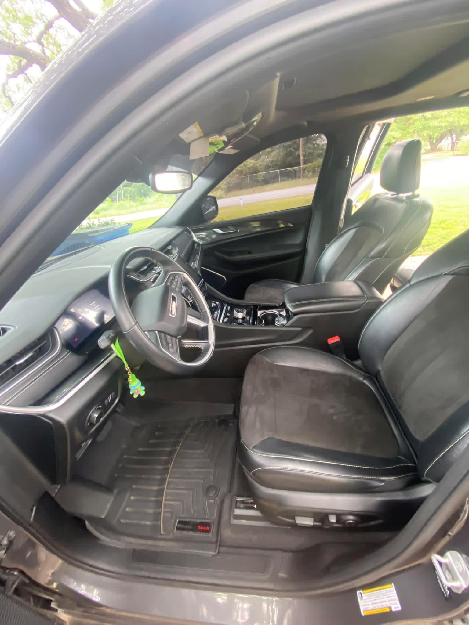 Used 2021 Jeep Grand Cherokee L Laredo AWD/4WD image 2