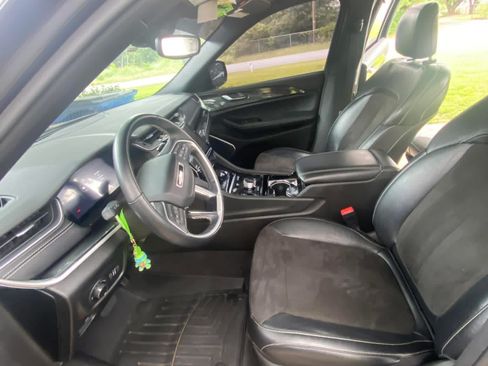 Used 2021 Jeep Grand Cherokee L Laredo AWD/4WD image 2