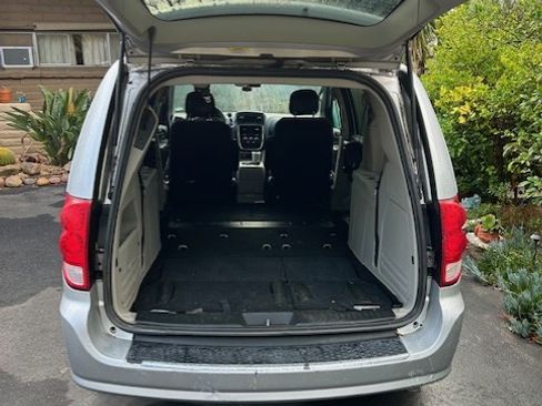 Used 2012 Dodge Grand Caravan SXT image 7