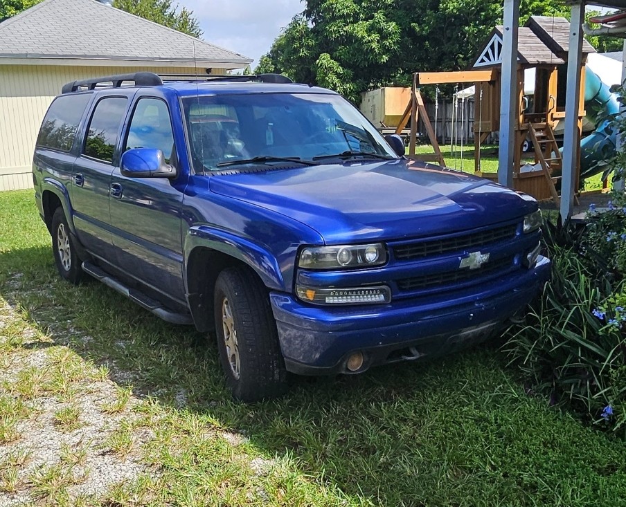 Used 2002 Chevrolet Suburban Z71 AWD/4WD image 2
