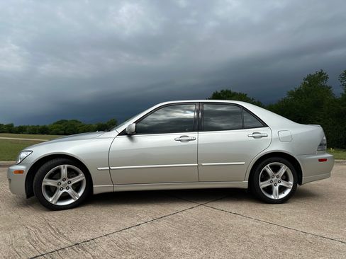 Used 2005 Lexus IS 300 RWD image 1