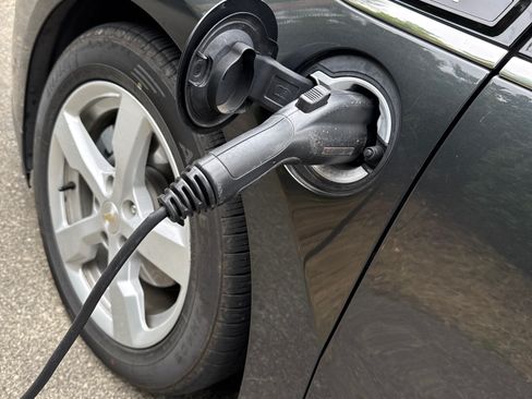 Used 2014 Chevrolet Volt w/ Enhanced Safety Package 1 FWD image 10