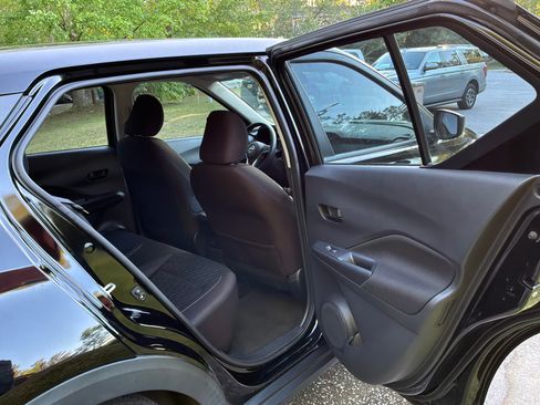 Used 2022 Nissan Kicks S FWD image 9