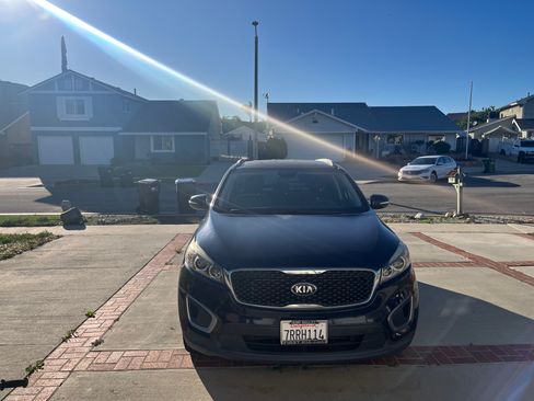 Used 2016 Kia Sorento LX image 2