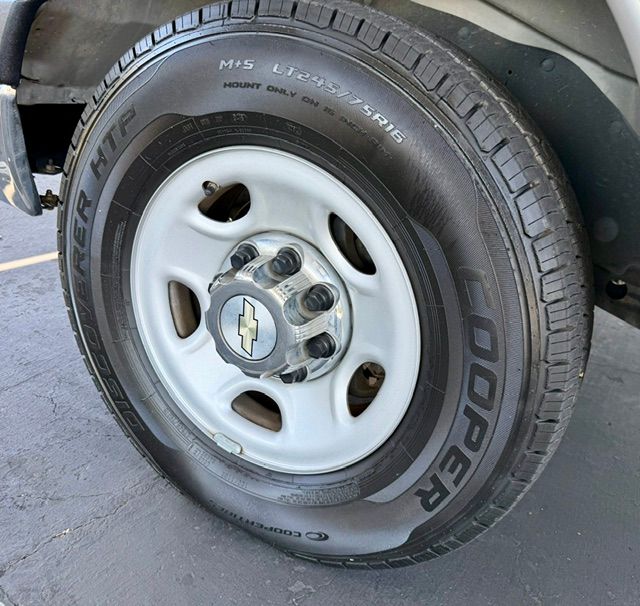 Used 2008 Chevrolet Express 3500 Passenger w/ LT Preferred Equipment Group RWD image 14