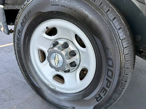 Used 2008 Chevrolet Express 3500 Passenger w/ LT Preferred Equipment Group RWD image 14