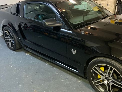 Used 2009 Ford Mustang GT Premium RWD image 2
