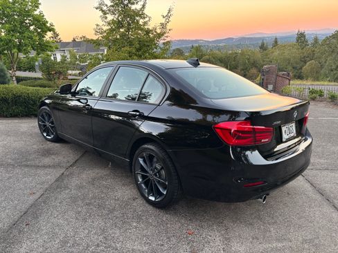 Used 2017 BMW 320i xDrive Sedan AWD/4WD image 2
