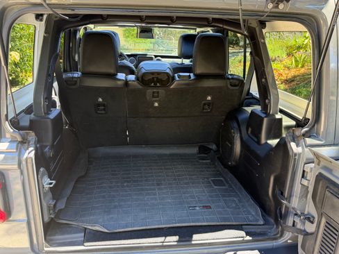 Used 2019 Jeep Wrangler Unlimited Sahara AWD/4WD image 10