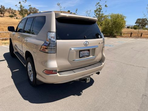 Used 2016 Lexus GX 460 w/ Premium Package AWD/4WD image 10