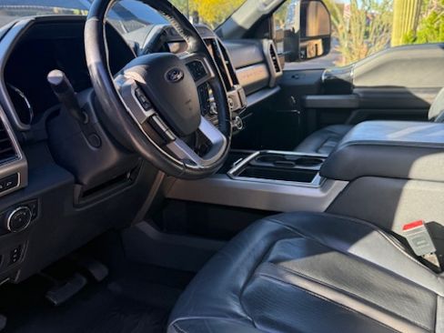 Used 2022 Ford F250 Platinum w/ FX4 Off-Road Package AWD/4WD image 12